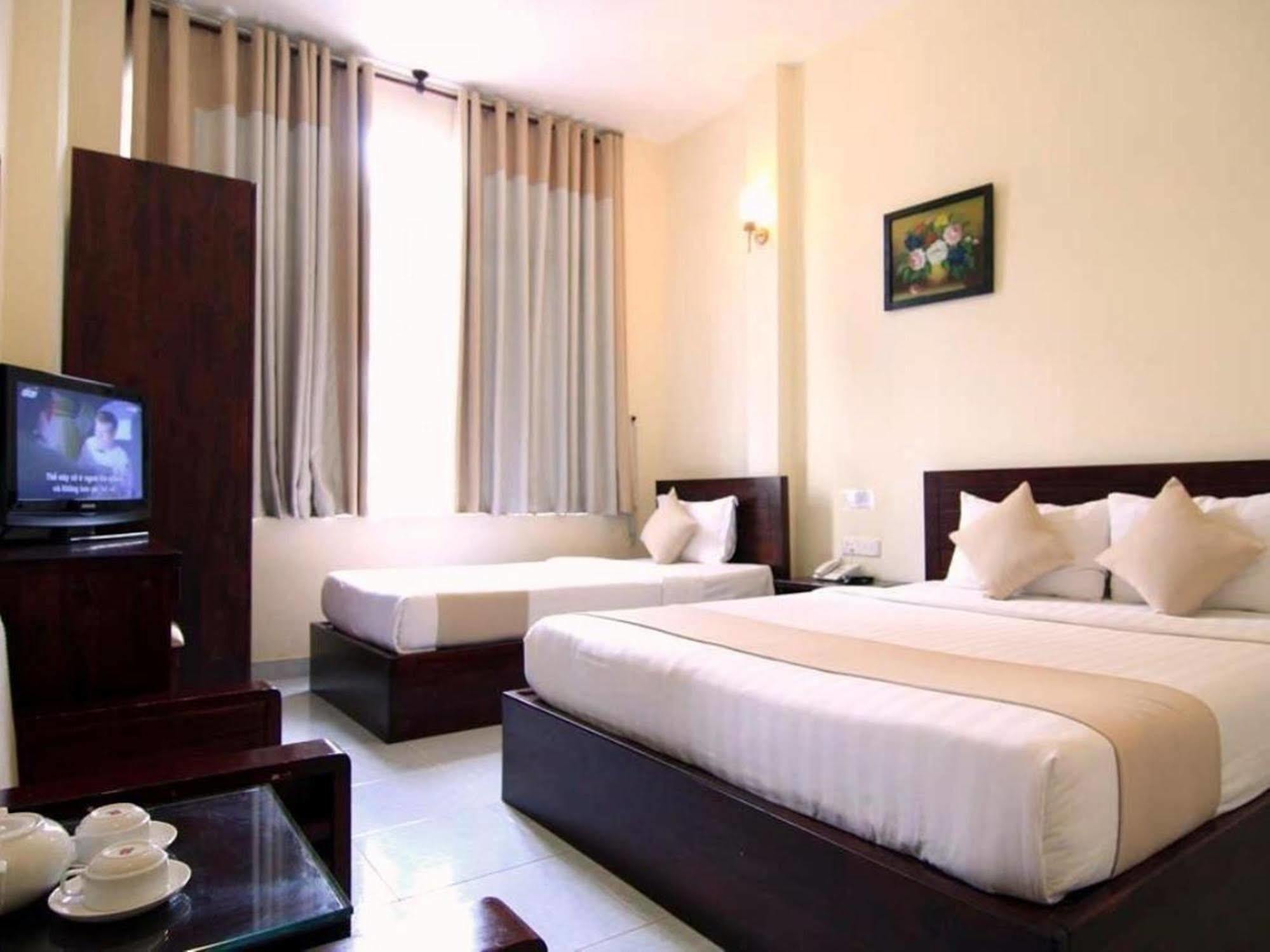 Oyo 438 Small Bay Hotel Хошимин Экстерьер фото