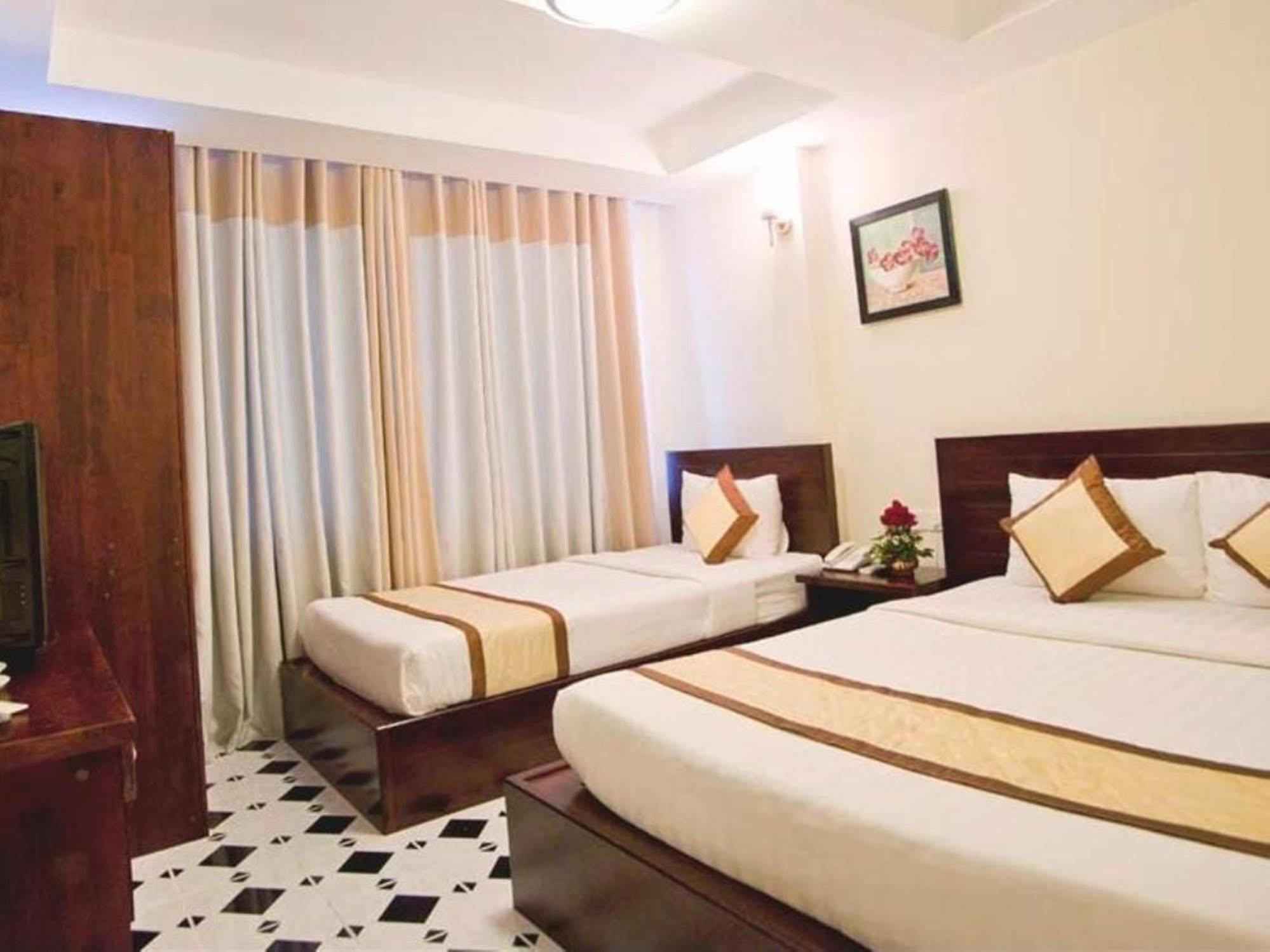 Oyo 438 Small Bay Hotel Хошимин Экстерьер фото