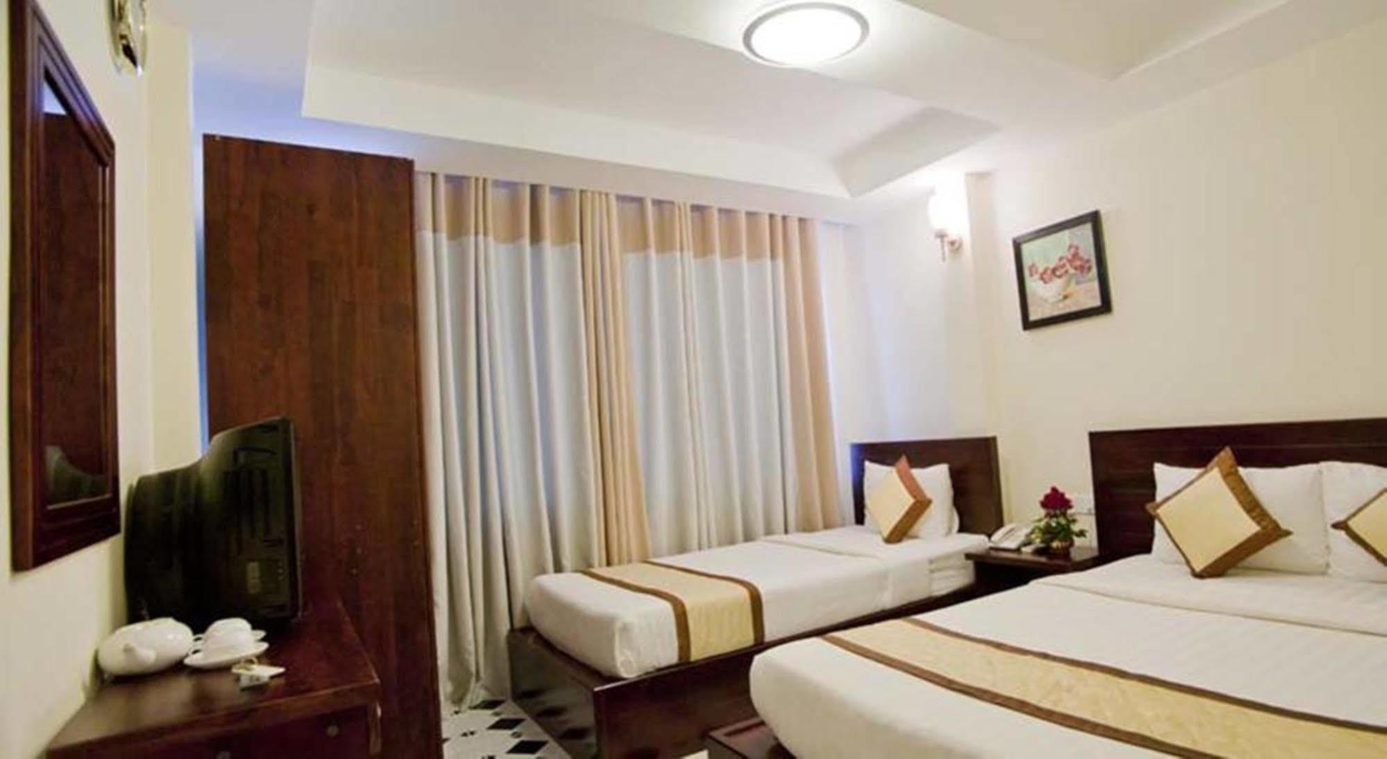 Oyo 438 Small Bay Hotel Хошимин Экстерьер фото