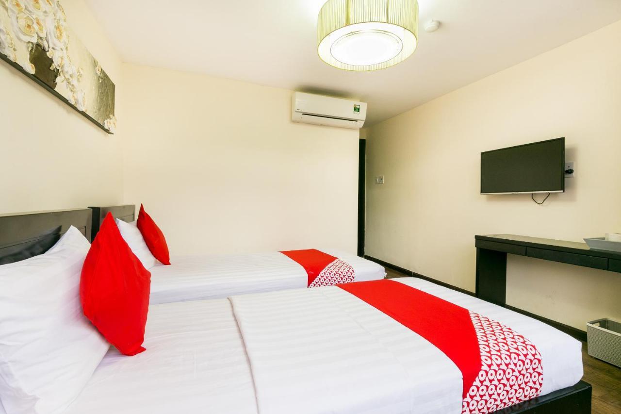 Oyo 438 Small Bay Hotel Хошимин Экстерьер фото