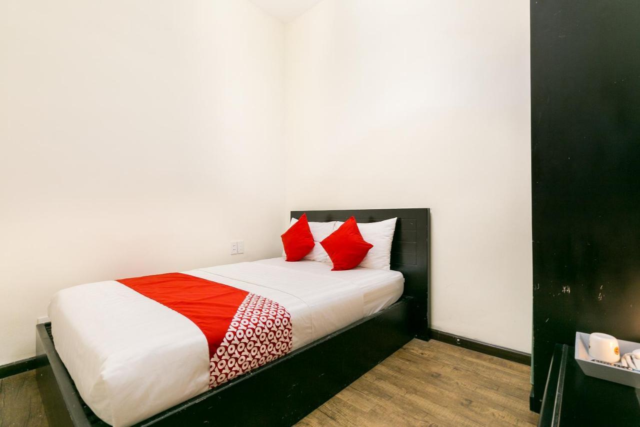 Oyo 438 Small Bay Hotel Хошимин Экстерьер фото