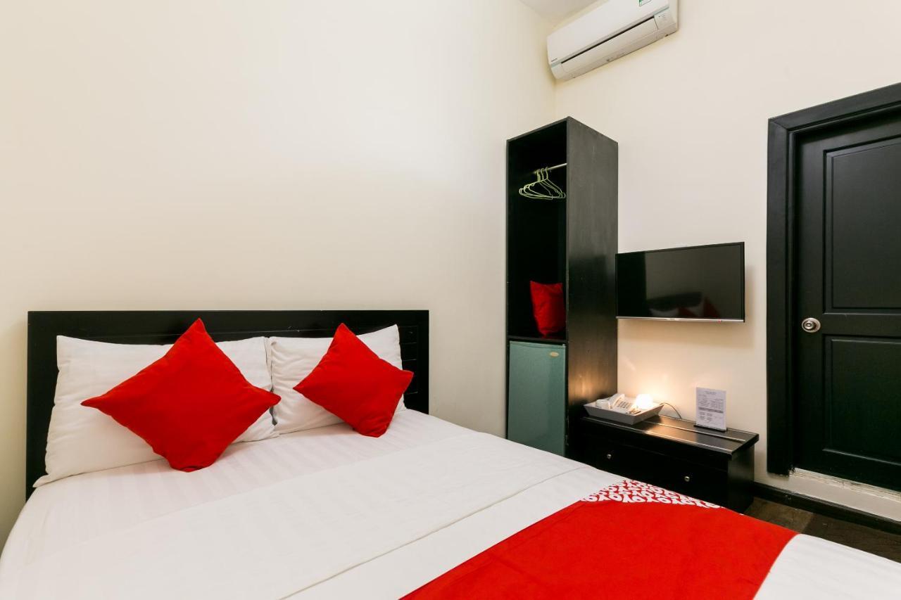 Oyo 438 Small Bay Hotel Хошимин Экстерьер фото