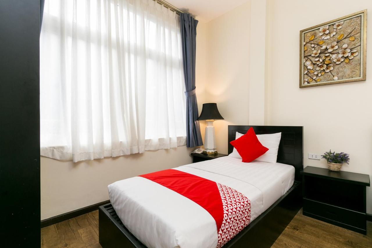 Oyo 438 Small Bay Hotel Хошимин Экстерьер фото