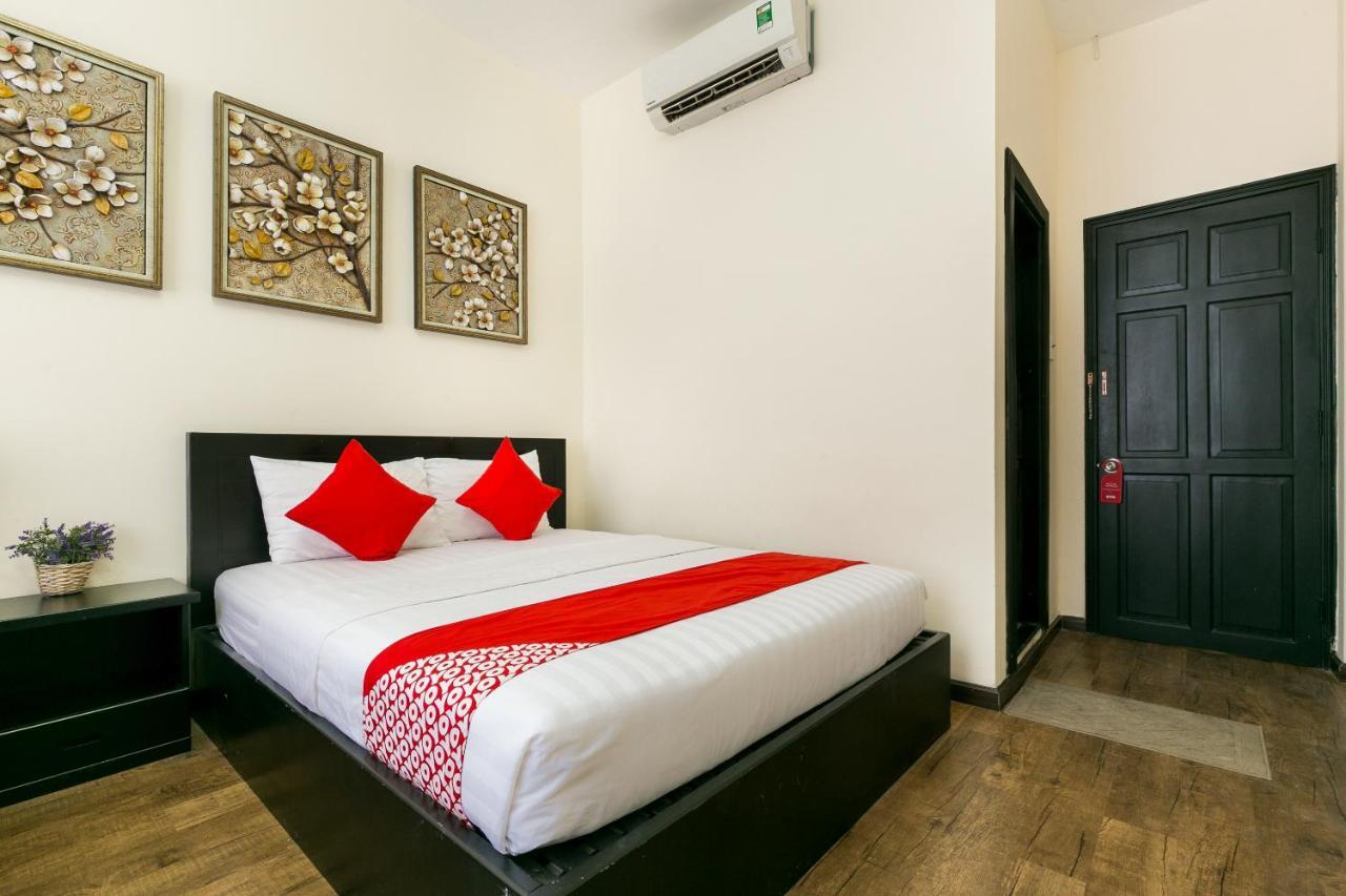 Oyo 438 Small Bay Hotel Хошимин Экстерьер фото