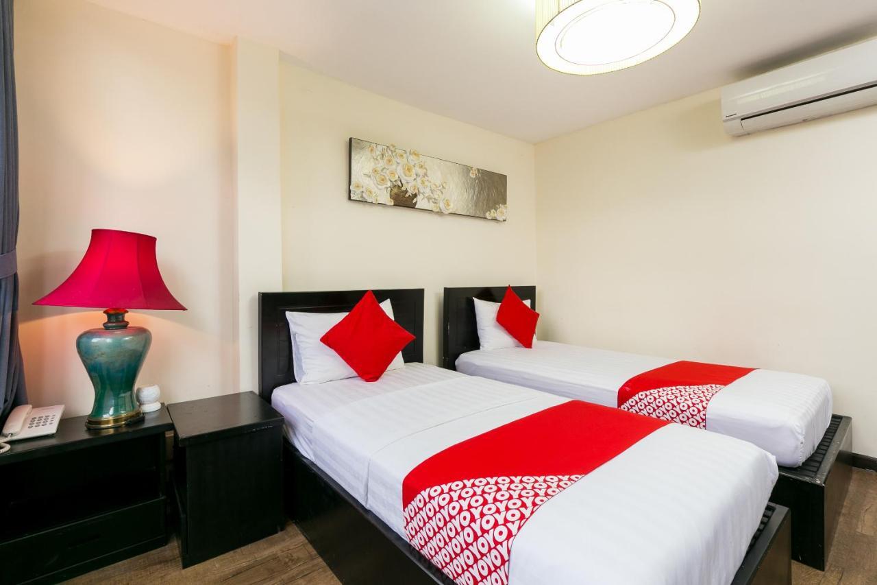 Oyo 438 Small Bay Hotel Хошимин Экстерьер фото